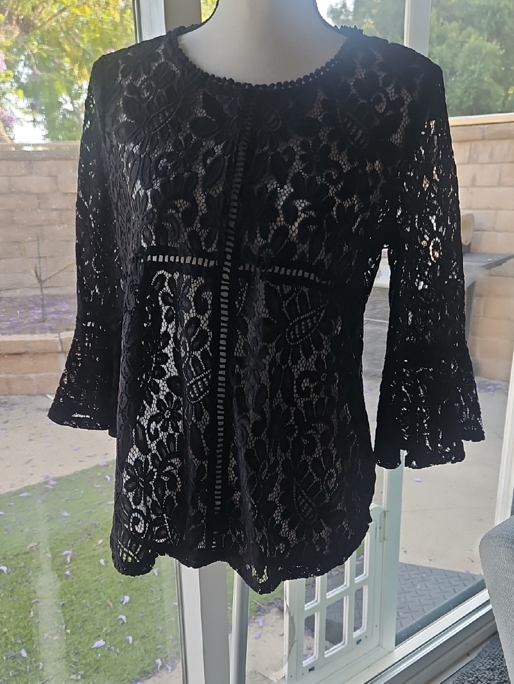 JohnPaulRichard Black Floral Lace Bell-Sleeve Blouse M
